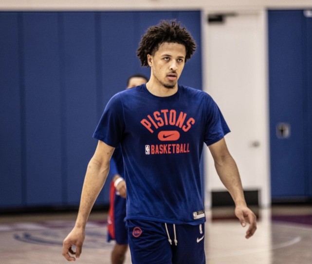 CBA更新注册！皮特森取代黑根斯补强关键球，伯顿进名单迎检验！.